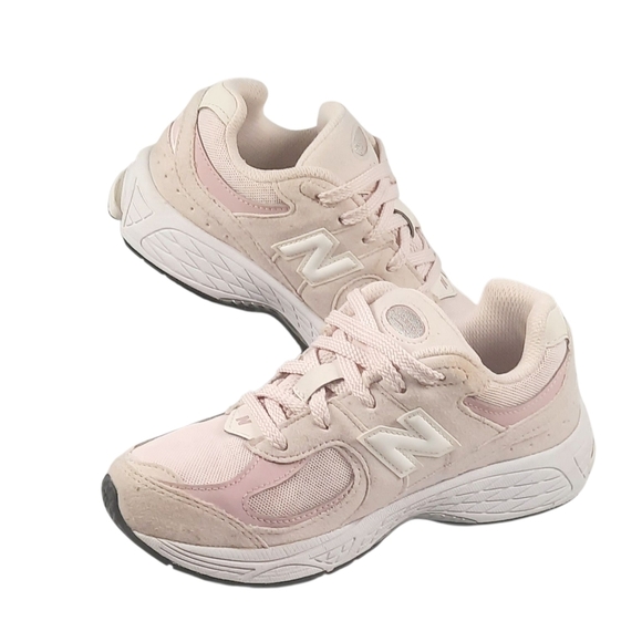 Size 2.5 - New Balance 2002R Pink Sand Kids PC2002SK Barbie Pink Rose - Picture 2 of 5